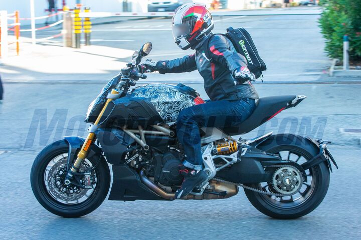 072718-spy-photos-2019-Ducati-Diavel-S-109-582x388